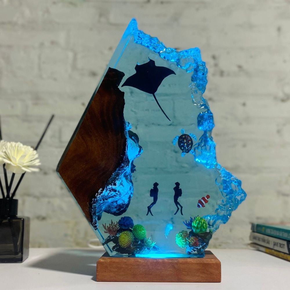Manta Rays and Couple Diver wood lamp, Epoxy Resin Ocean Lamp, Deep Blue Sea, Jellyfish and Nemo